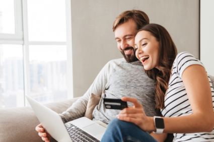 couple online shopping